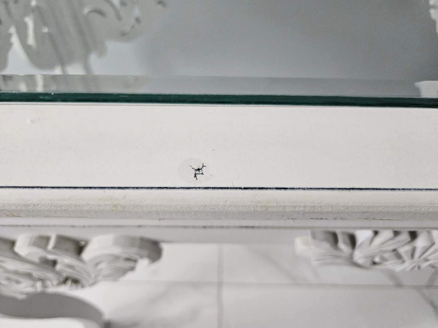 White Baroque Style Console Table with Glass Top - photo 4