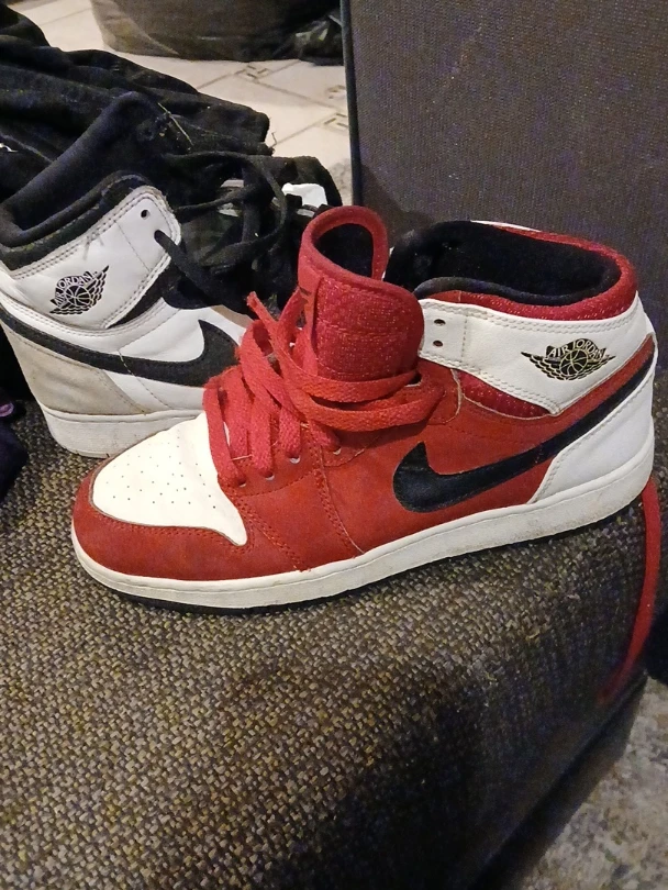 Air Jordan 1 Mid SE Shoes