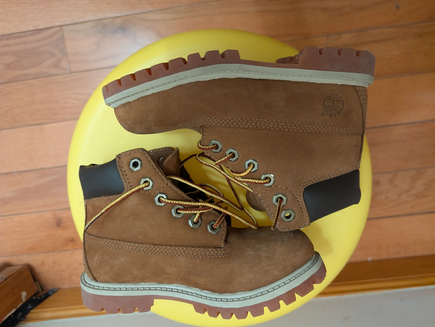 Timberland Kids Brown Leather Boots size 11(4-5 years old ) - photo 2