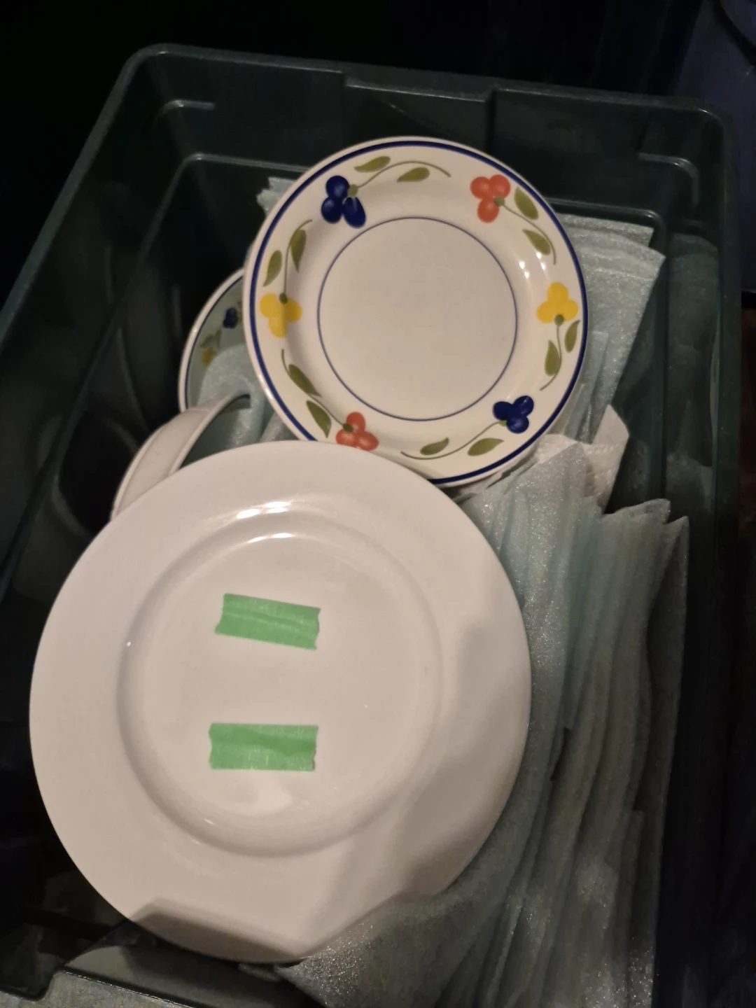 Set of 28 Plates with Floral Design and solid white - photo 2
