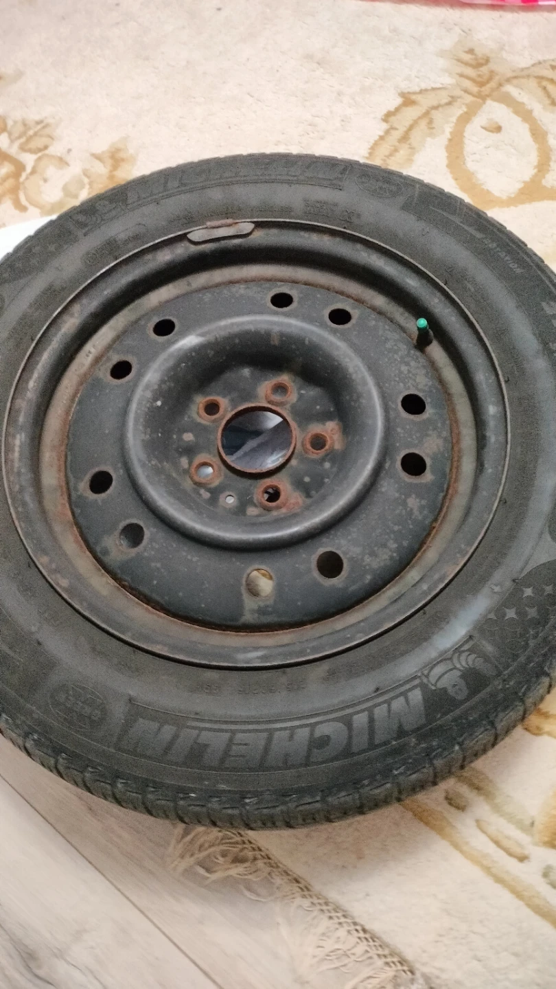 Hyundai sonata rims 215/60/R16.