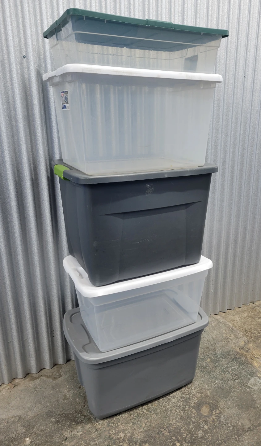 5 storage bins with lids