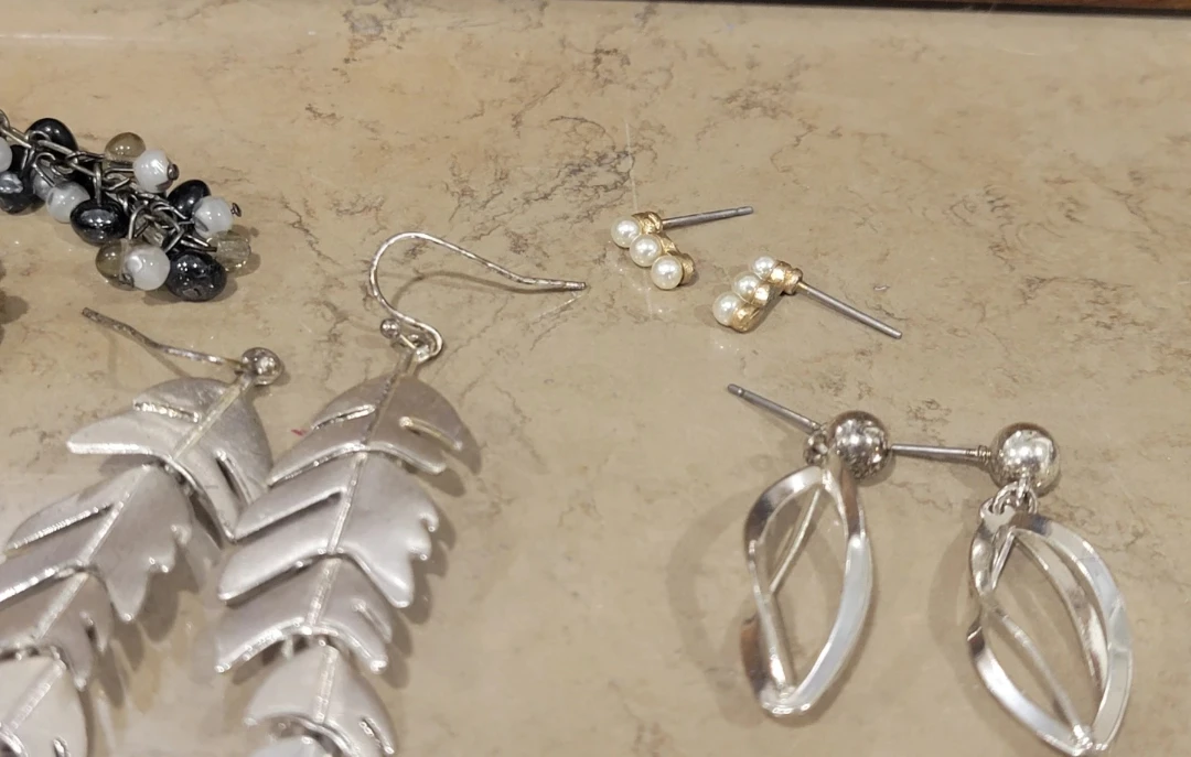 Fashion Earrings lot - photo 3
