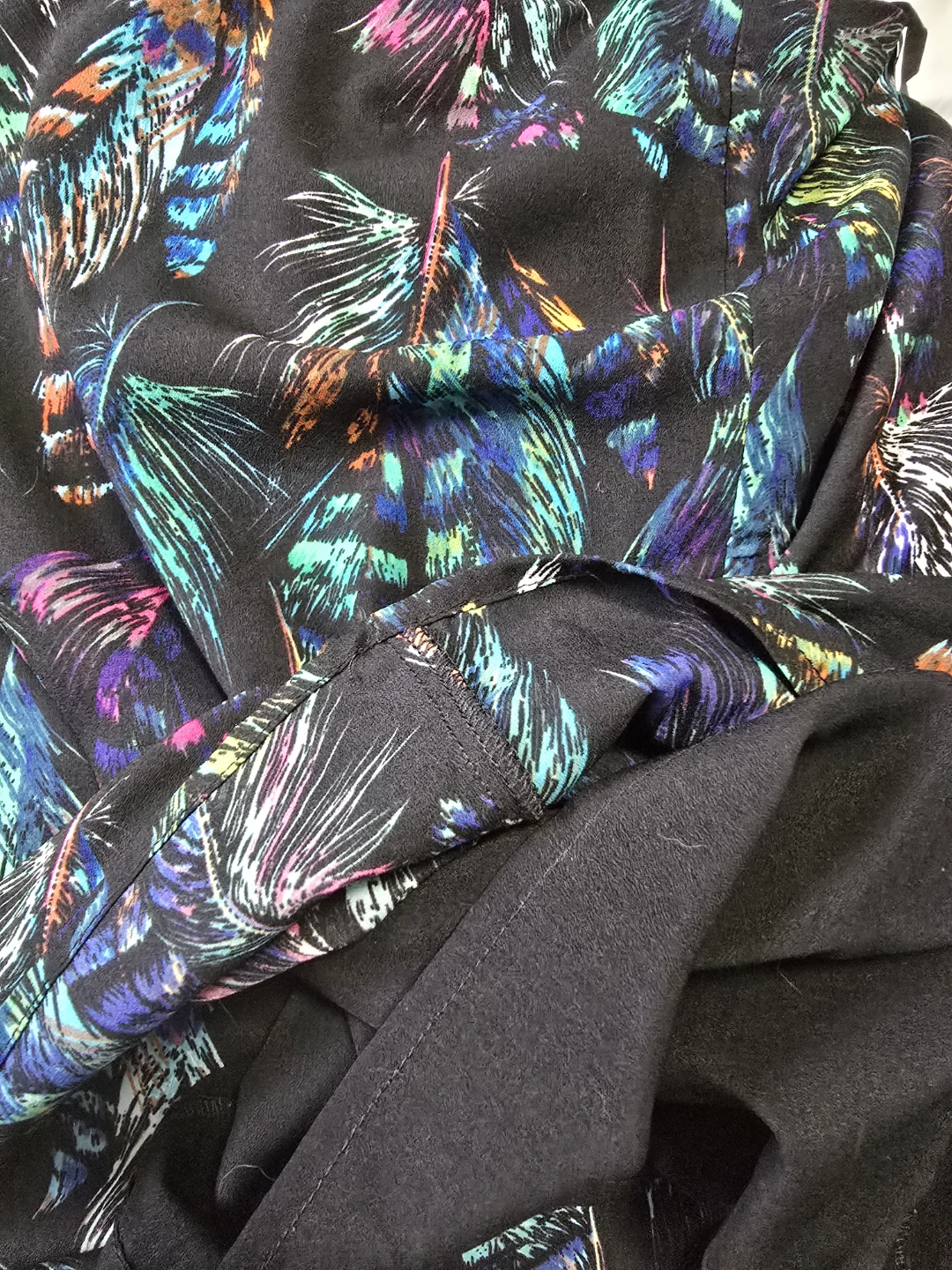 Violet + Claire Black Feather Print Camisole Top - Size S - photo 4