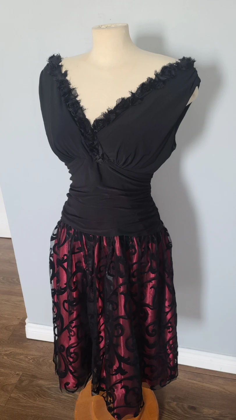 Laura Red & Black Cocktail Dress - Size 14 (XL) 🥕