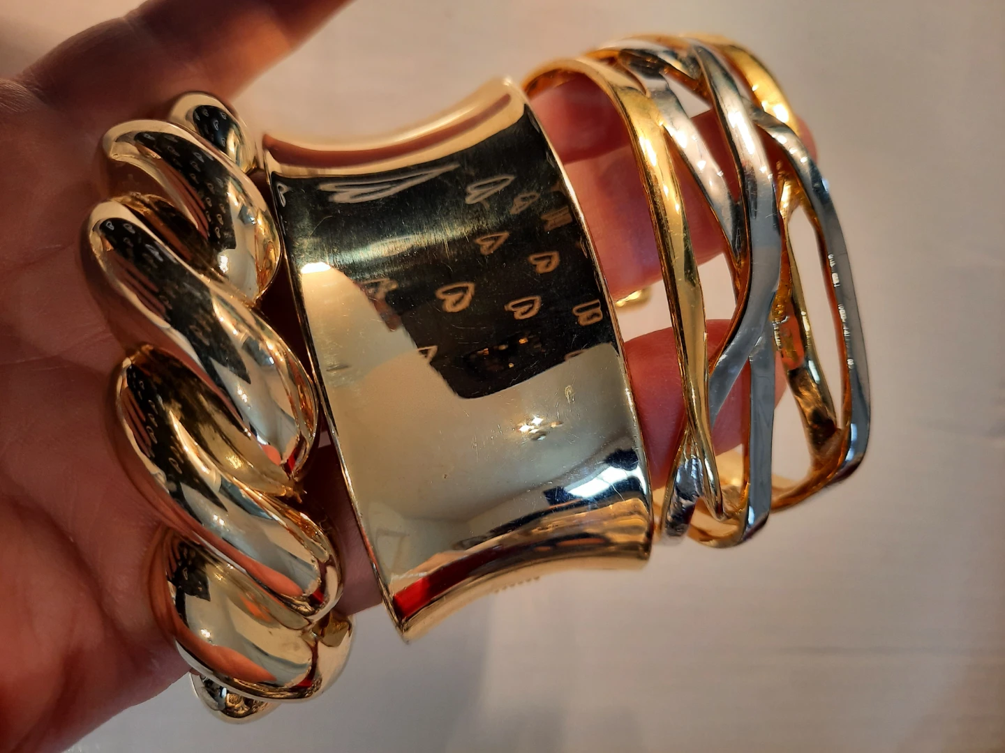 Set of 3 Gold Tone Statement Bracelets - photo 5