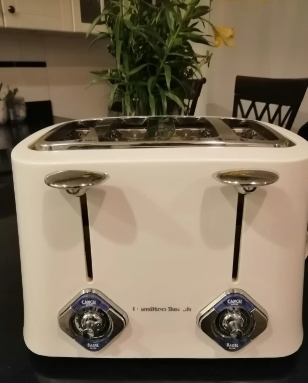 🏆Hamilton Beach 4 slice toaster - white - photo 2