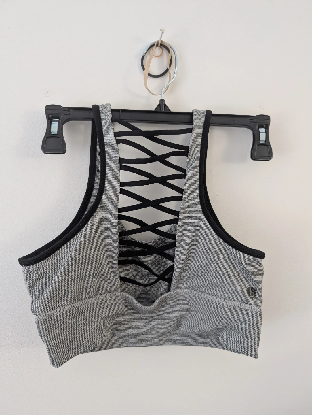 Cotton On Gray Sports Bra Gym Bra with Criss-Cross Back 🏆 - photo 2