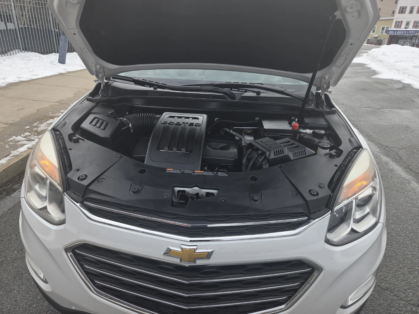 White Chevrolet Equinox LT SUV