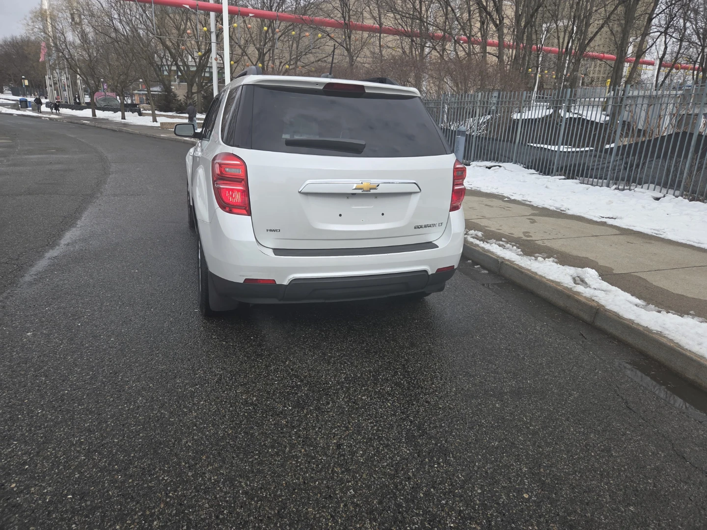 White Chevrolet Equinox LT SUV - photo 5