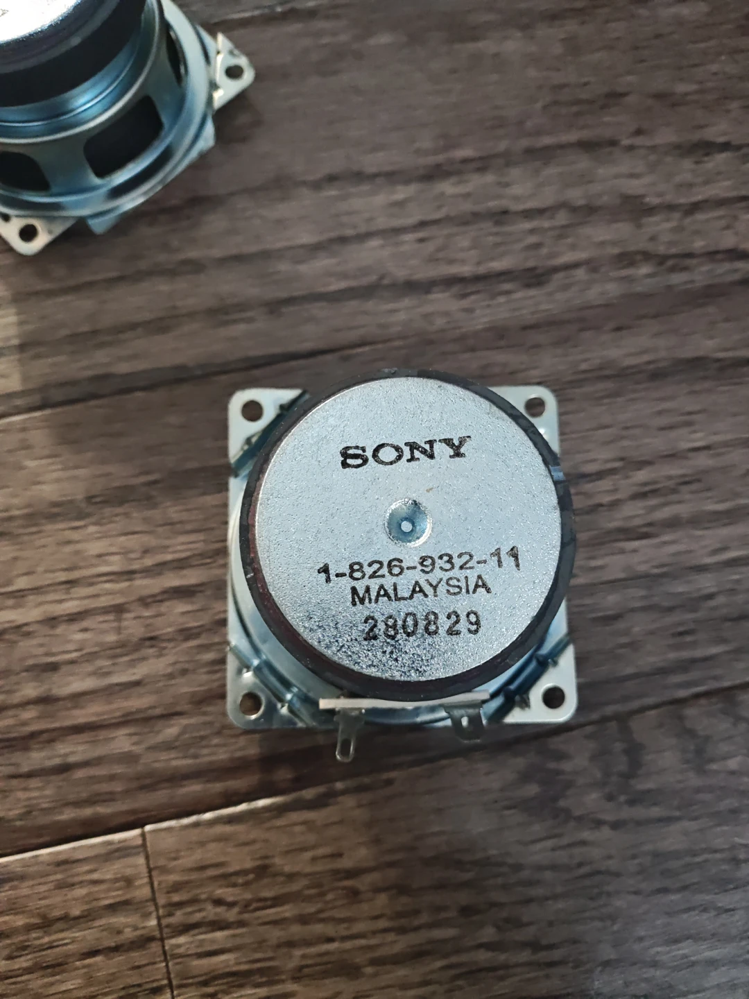 Sony Speaker 1-826-932-11