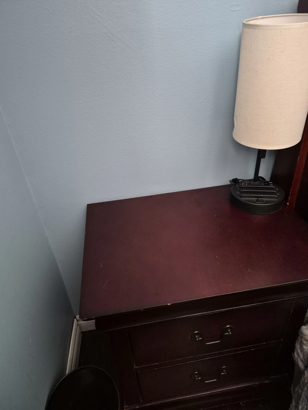 Dark Wood Queen Sleigh Bed Frame, Dresser and 2 Nightstands - photo 4