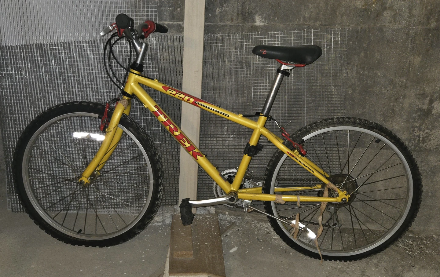Trek 220 Mountain Bike - Yellow