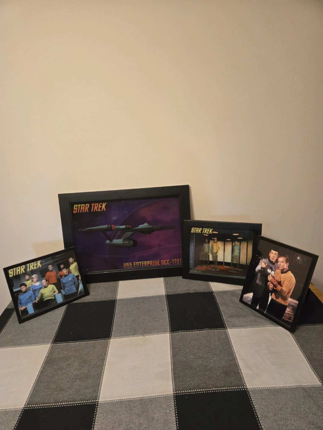 Star Trek Framed Art & Photos Lot - photo 2