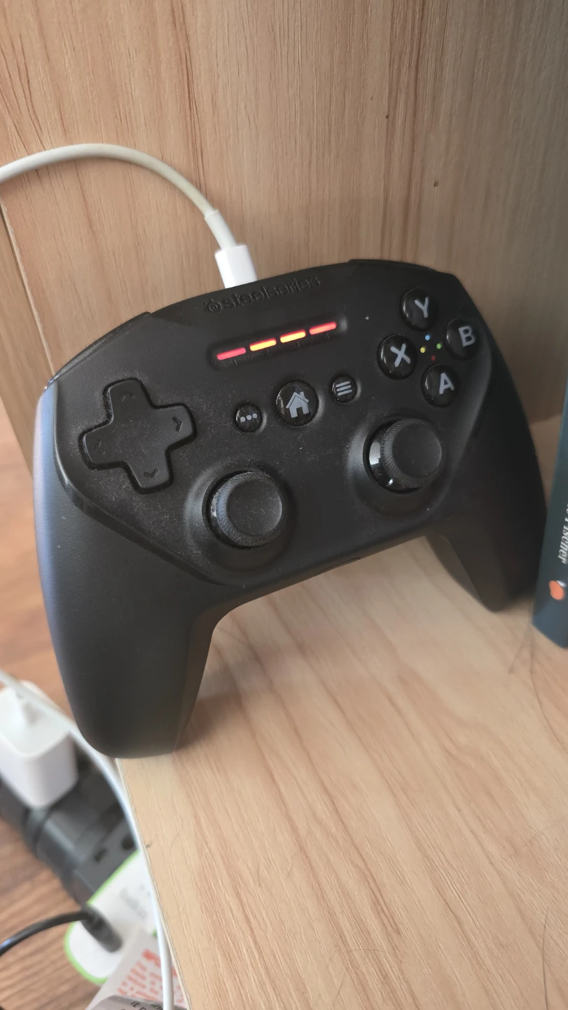 SteelSeries Nimbus+ Apple Arcade Wireless Controller