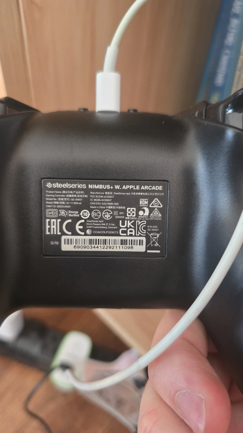 SteelSeries Nimbus+ Apple Arcade Wireless Controller - photo 2