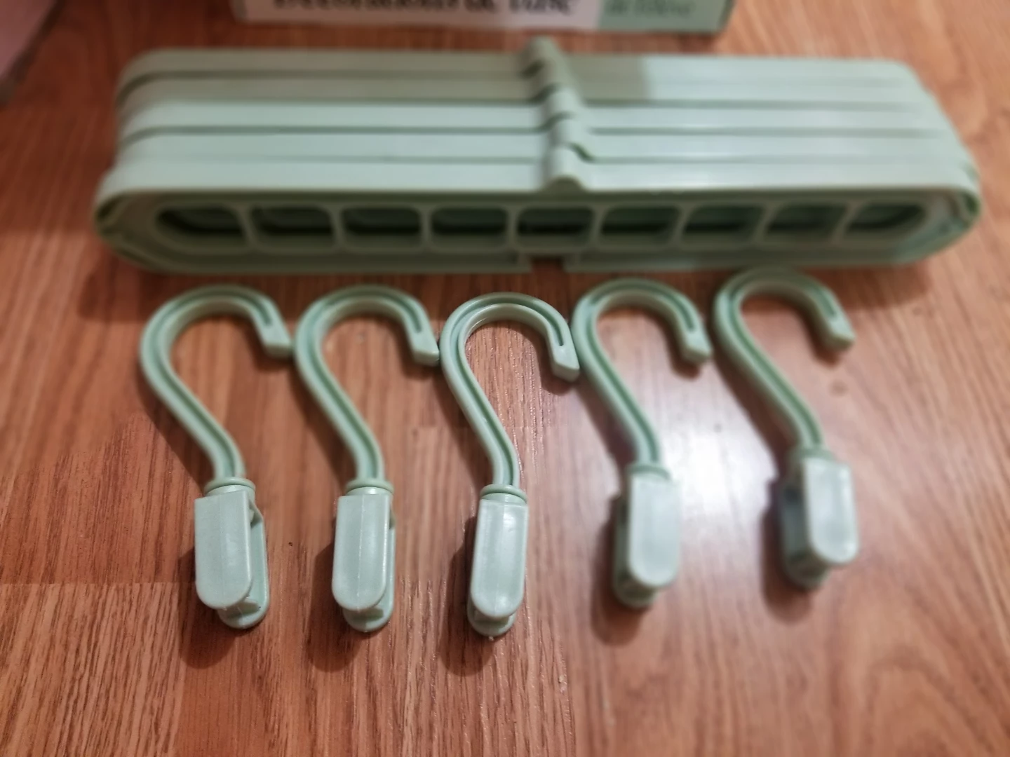 Set of 5 Green Hanging Hooks with Clips