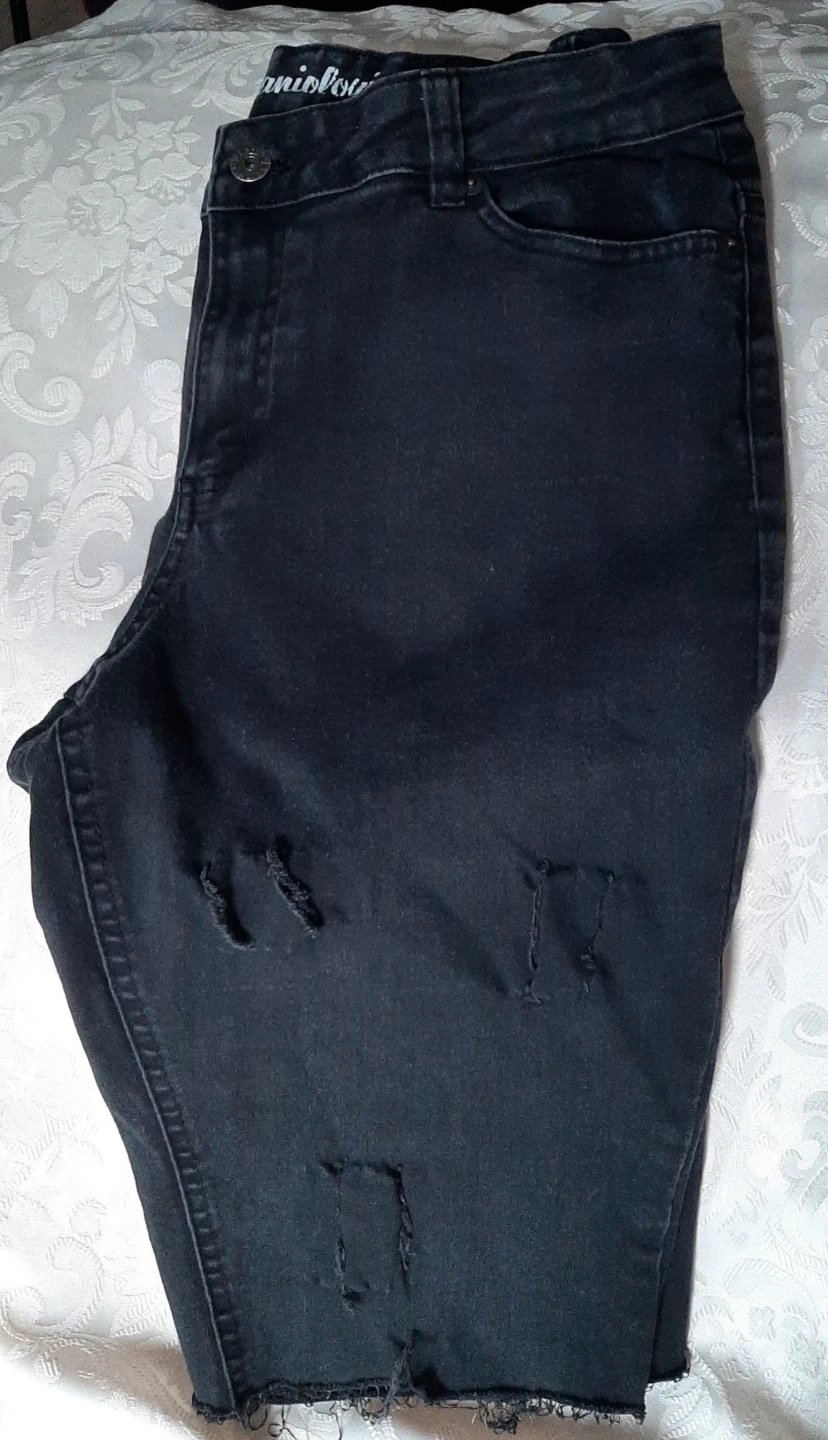 2 pc Black Denim Shorts with Zara T Shirt - photo 4