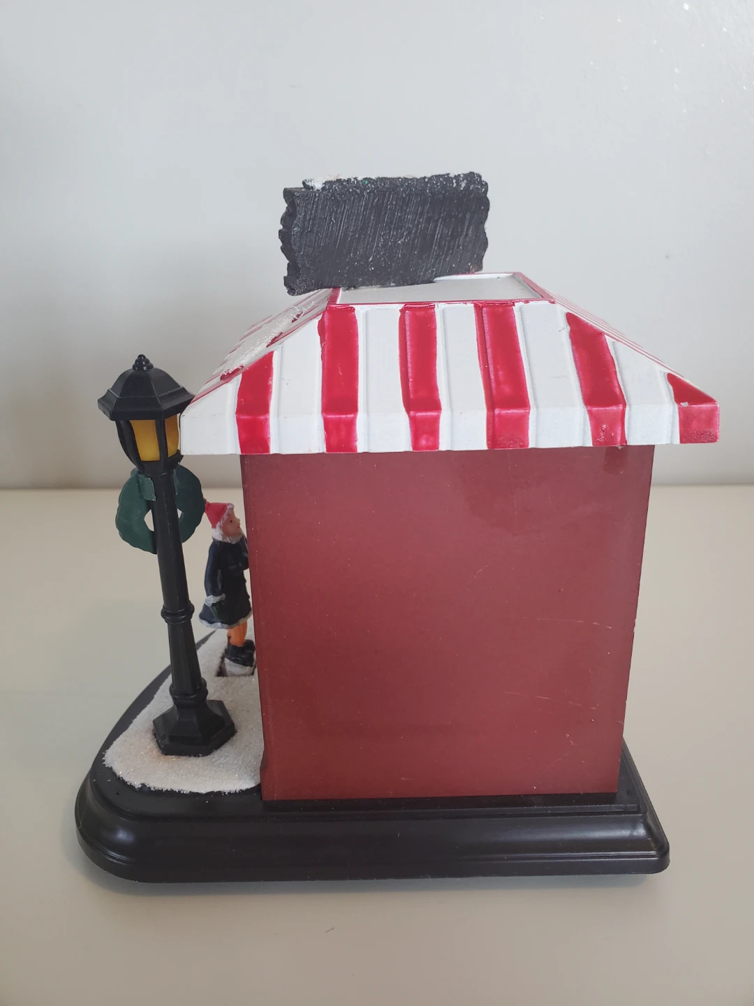 CHRISTMAS MAGIC-Light-up Santa's Workshop...Euc - photo 2