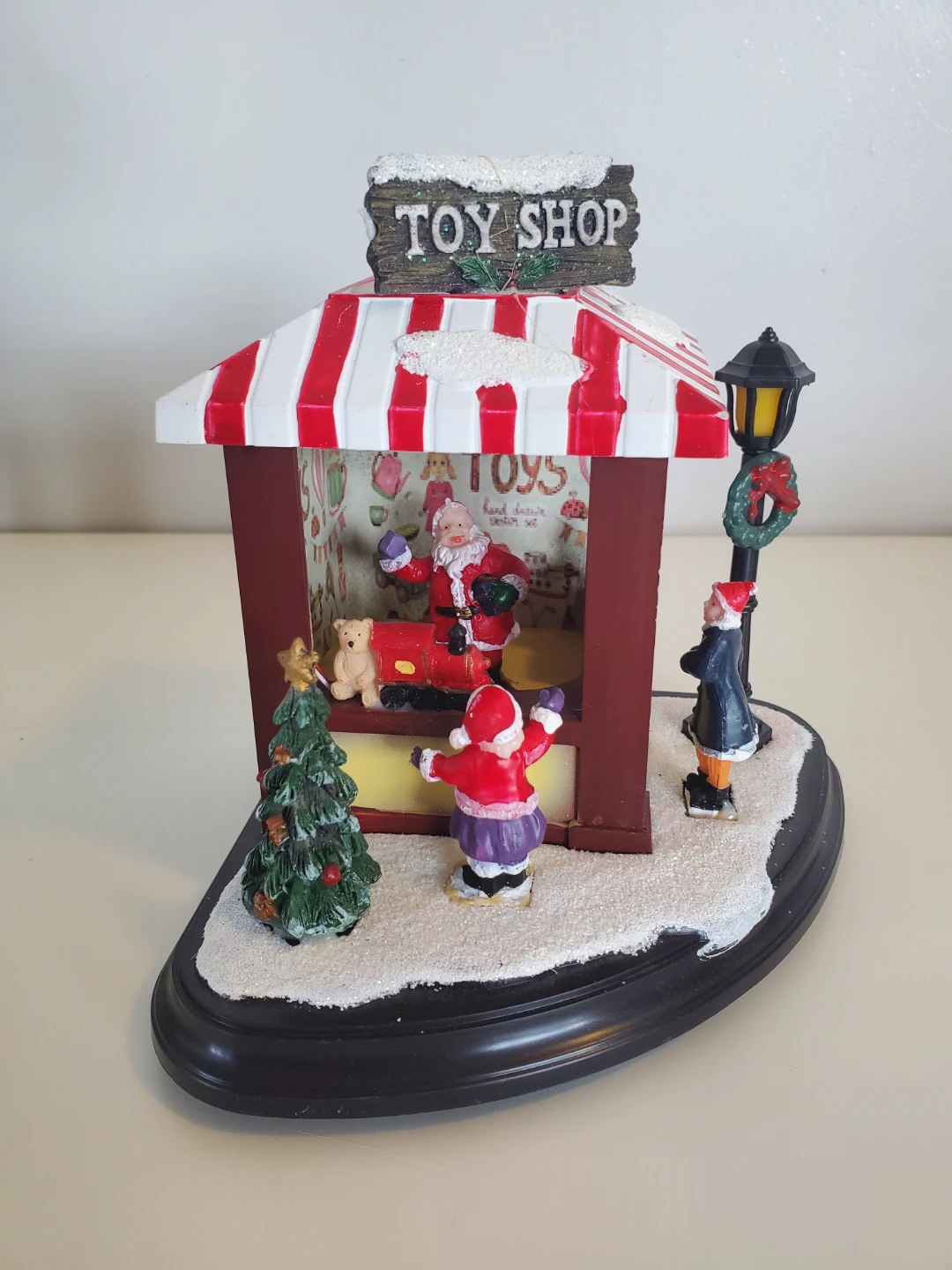 CHRISTMAS MAGIC-Light-up Santa's Workshop...Euc - photo 5