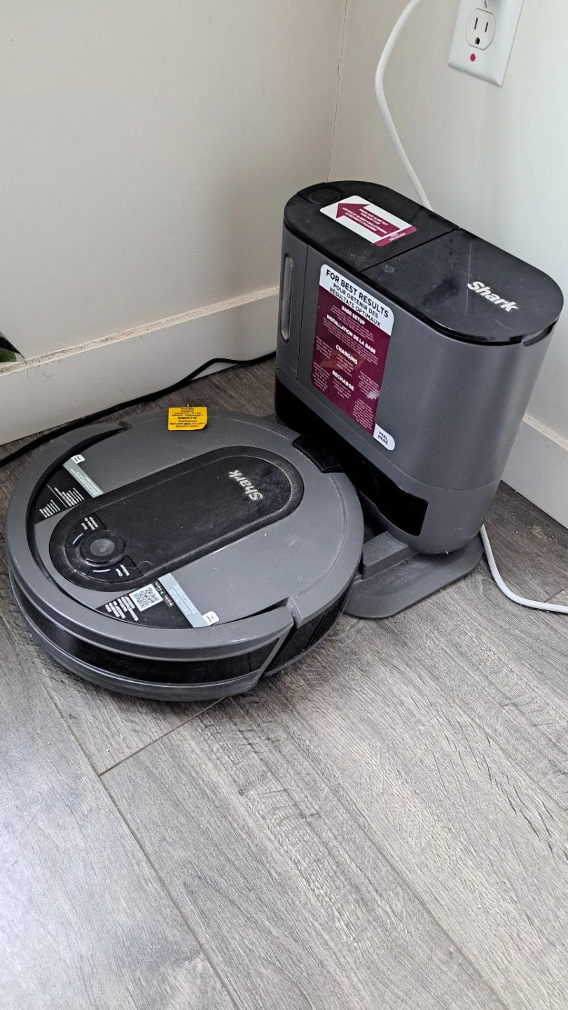 Shark Robot Vacuum with Self-Empty Base