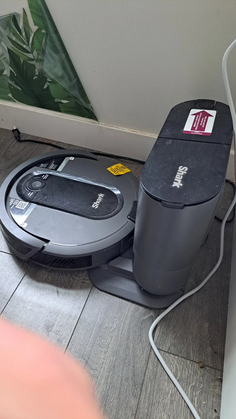 Shark Robot Vacuum with Self-Empty Base - photo 2