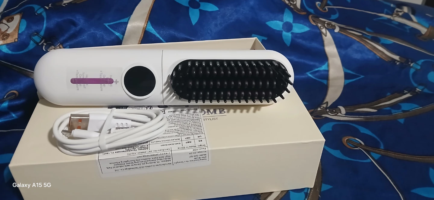 Portable hair brush straightener