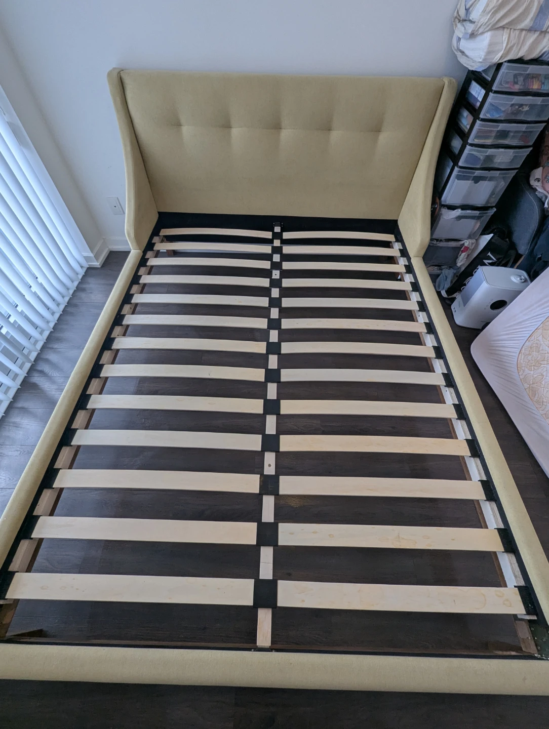 Structube MUROL Queen Bed - Yellow