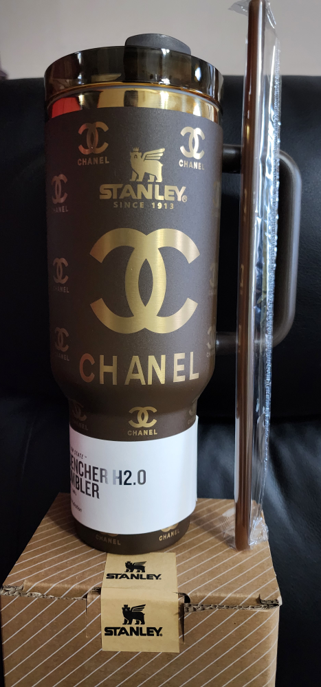 Stanley Quencher H2.0 Tumbler 40 oz Chanel Design