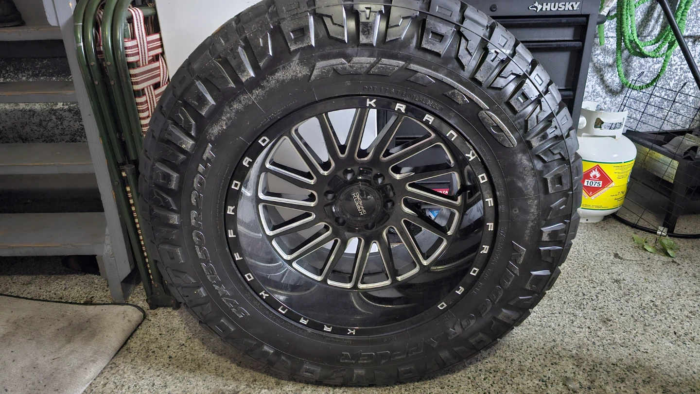 37x13.5r20 Nitto RideGrappler New, 20inch Krank off road rim