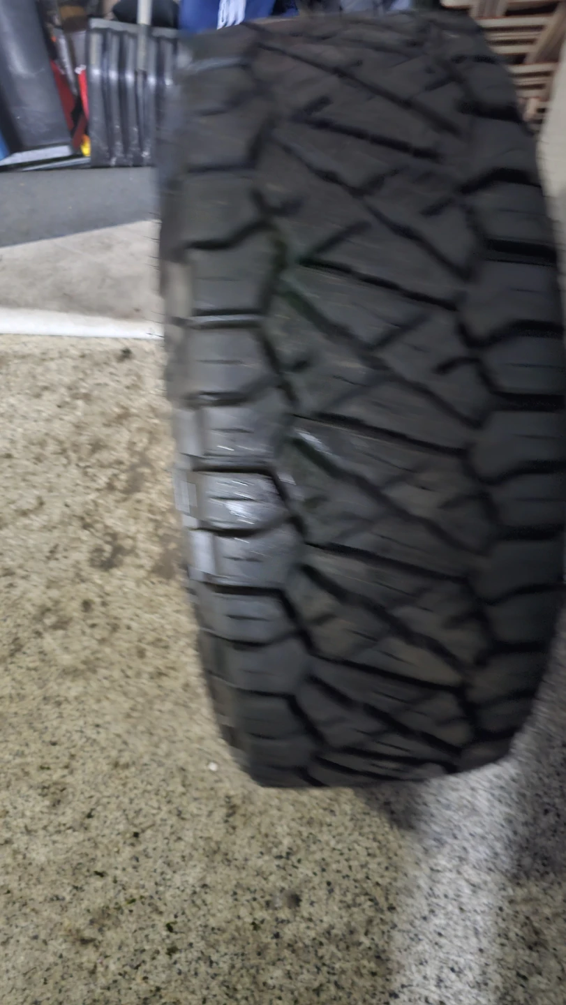 37x13.5r20 Nitto RideGrappler New, 20inch Krank off road rim - photo 3