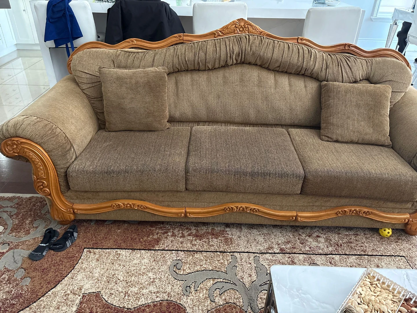 Elegant 3-Seater Sofa with Carved Wood Trim - photo 2