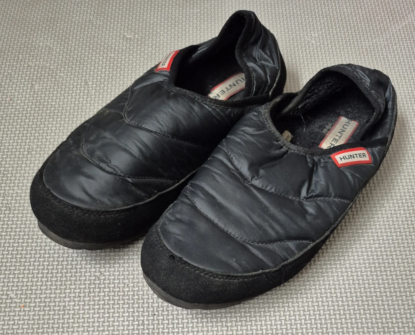 Hunter Black Puffer Slippers - US 8🏆