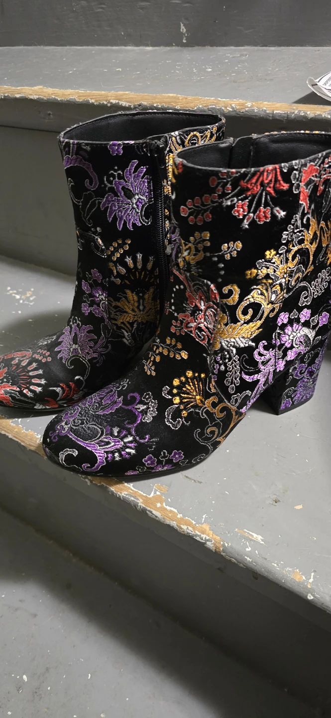 Velour embroidered ankle boots