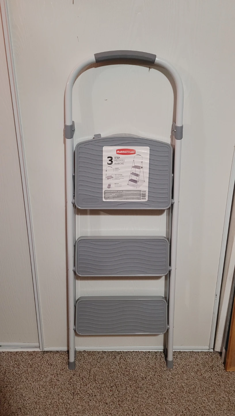 Rubbermaid Step Ladder - photo 2