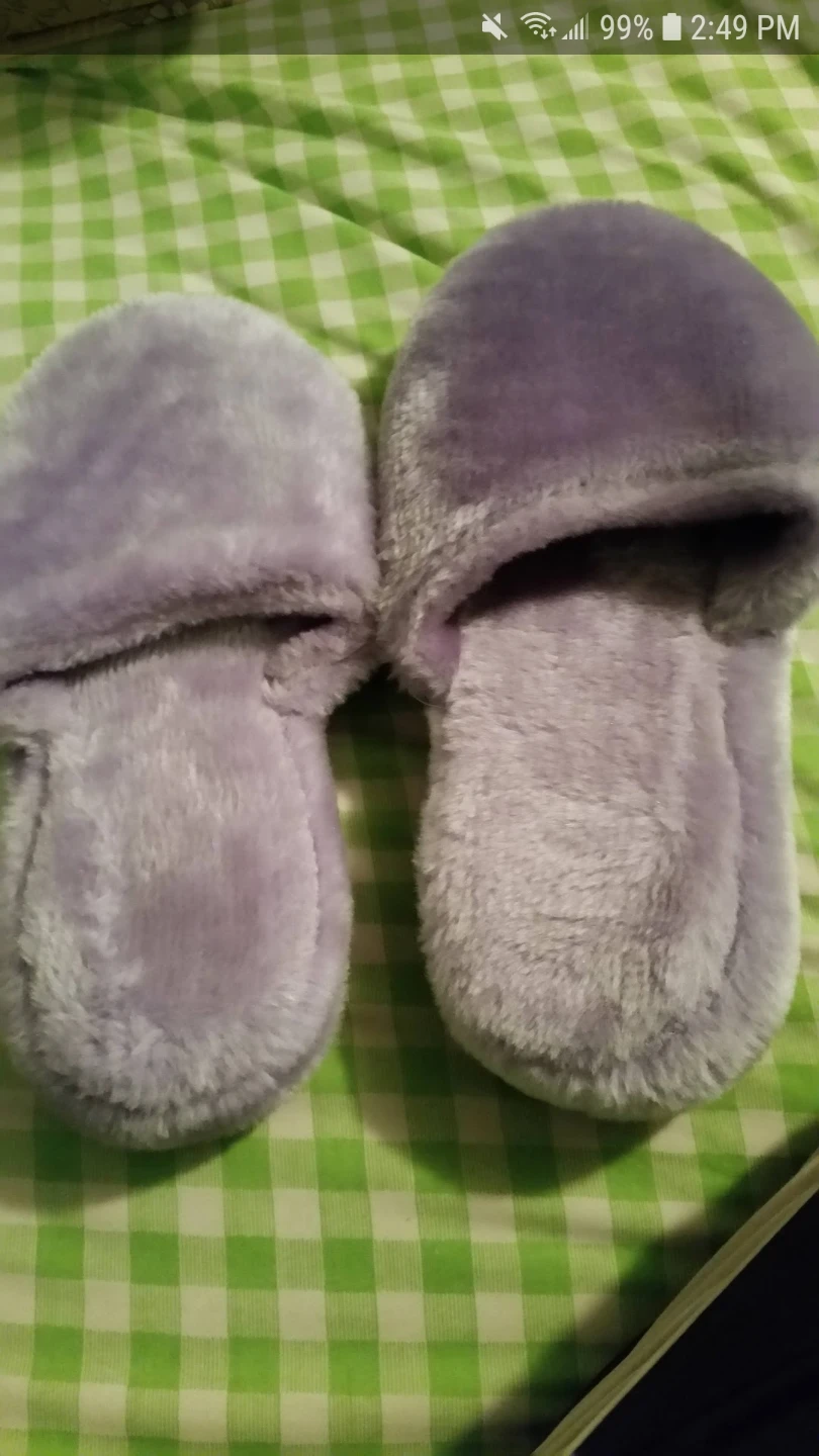TWO PAIRS OF FUZZY SLIPPERS 🥕 - photo 2