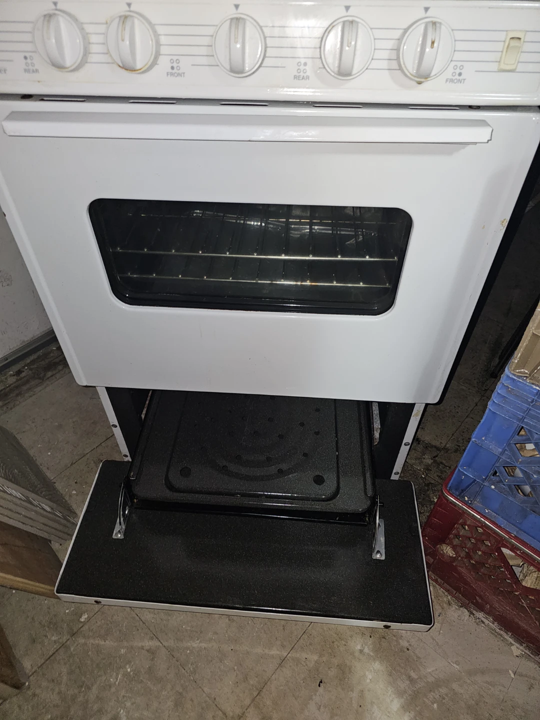 Premier 4-Burner Gas Range with Oven - photo 3