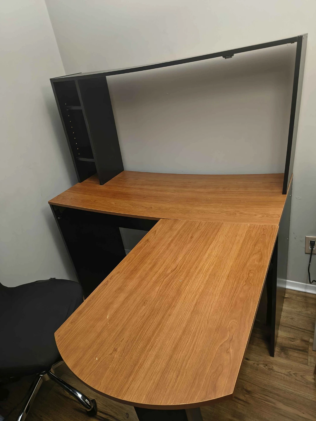 L-Shaped Corner Desk with Hutch