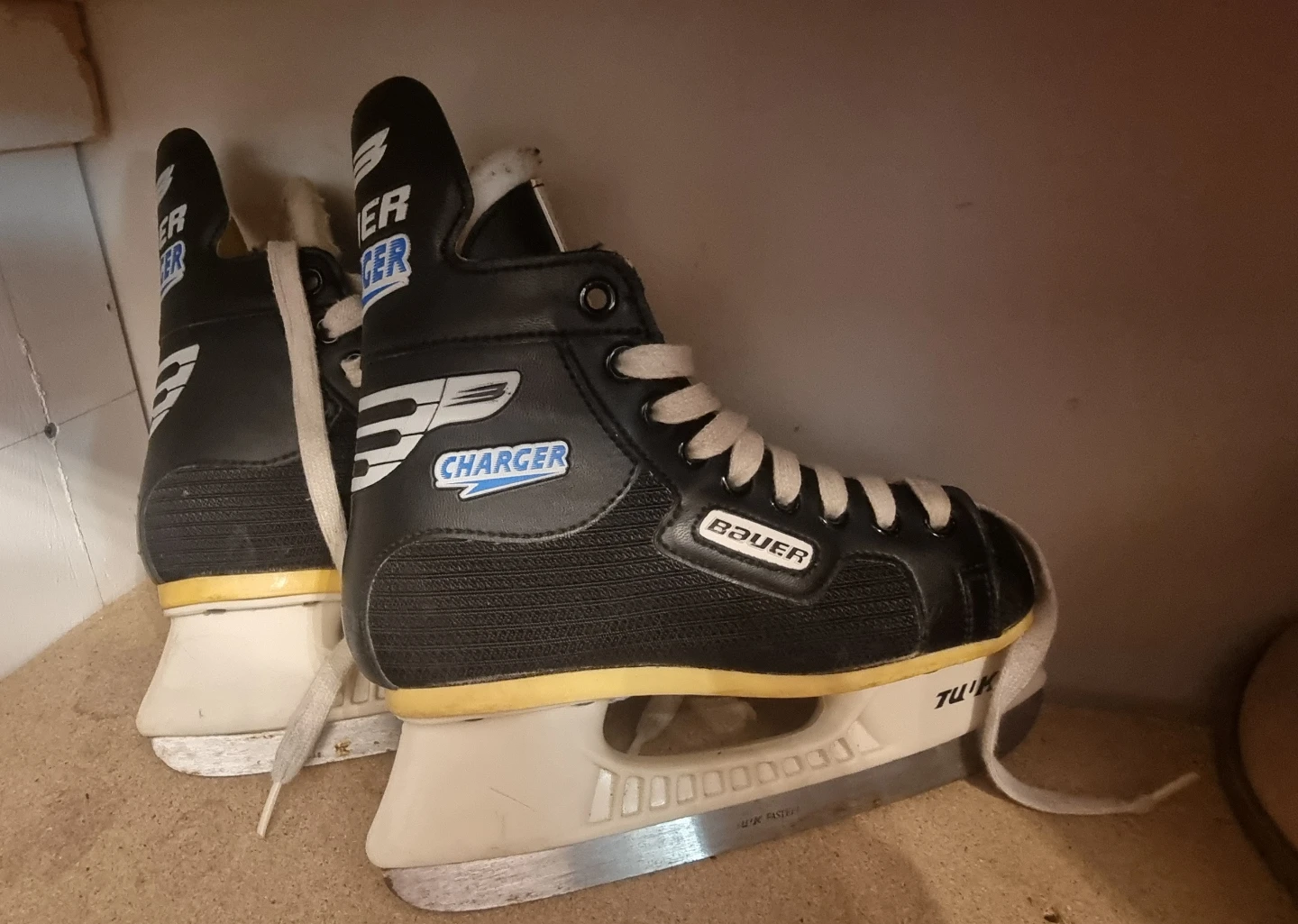 NEED TO GO!!! Kids Size 3 - Bauer Charger Ice Skates🏆