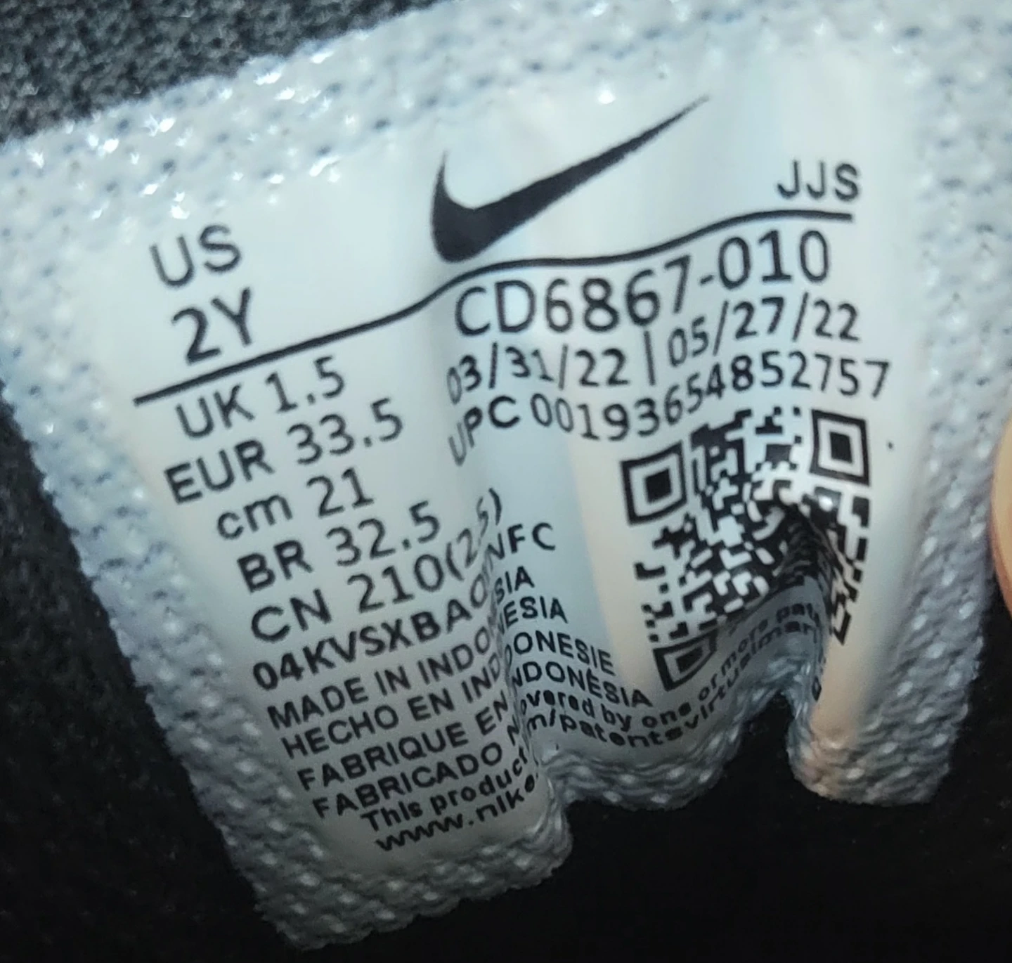 Nike Air Max 90 Black White Shoes Size 2Y - photo 2