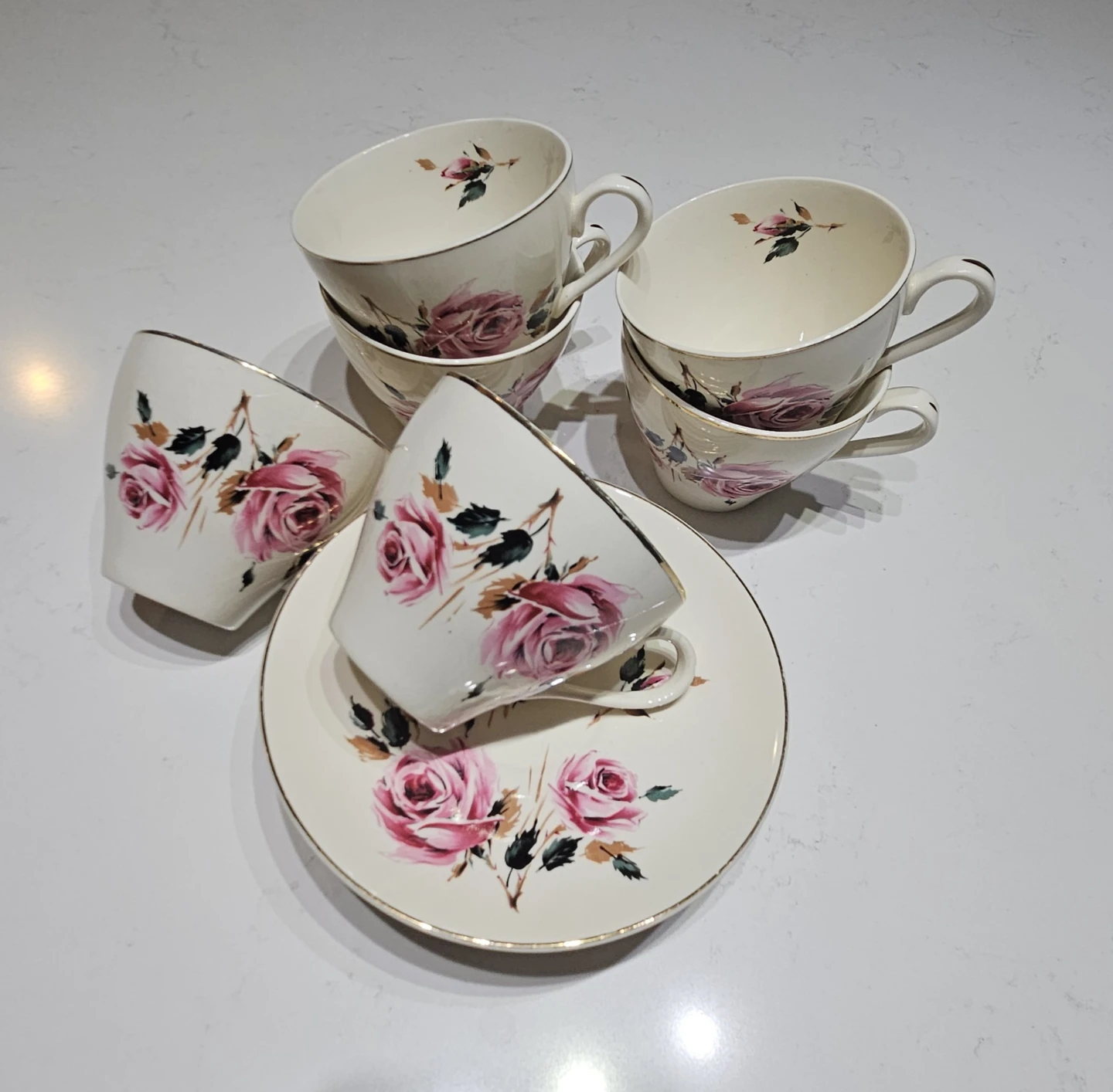 Vintage Rose Pattern Tea Cups and Saucers Set - photo 2