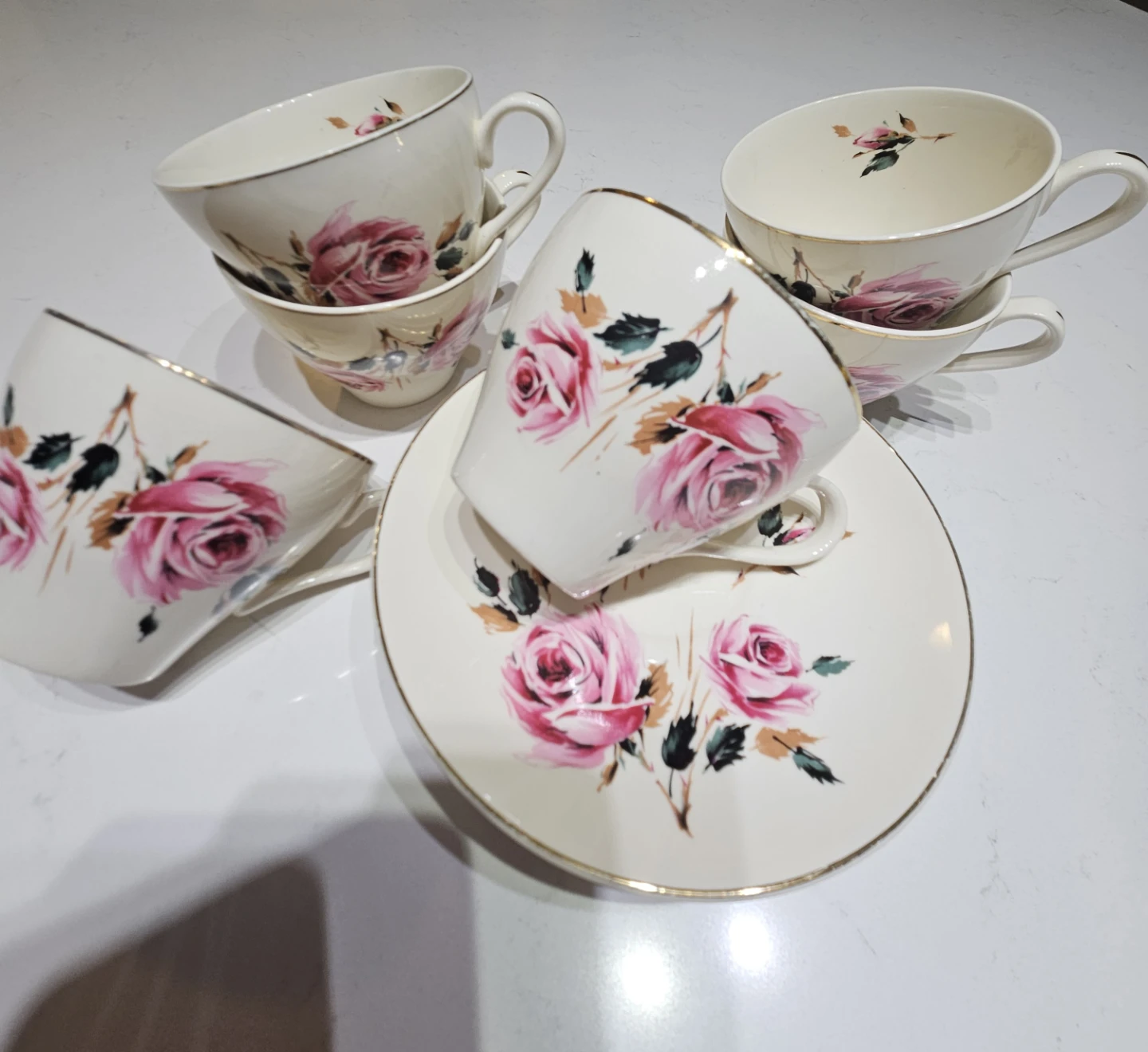 Vintage Rose Pattern Tea Cups and Saucers Set - photo 3