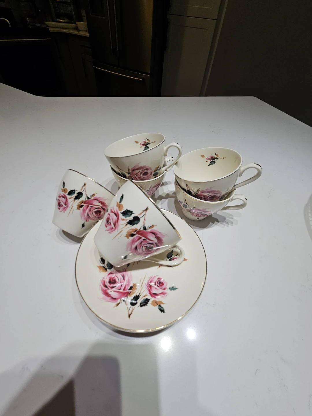 Vintage Rose Pattern Tea Cups and Saucers Set - photo 4