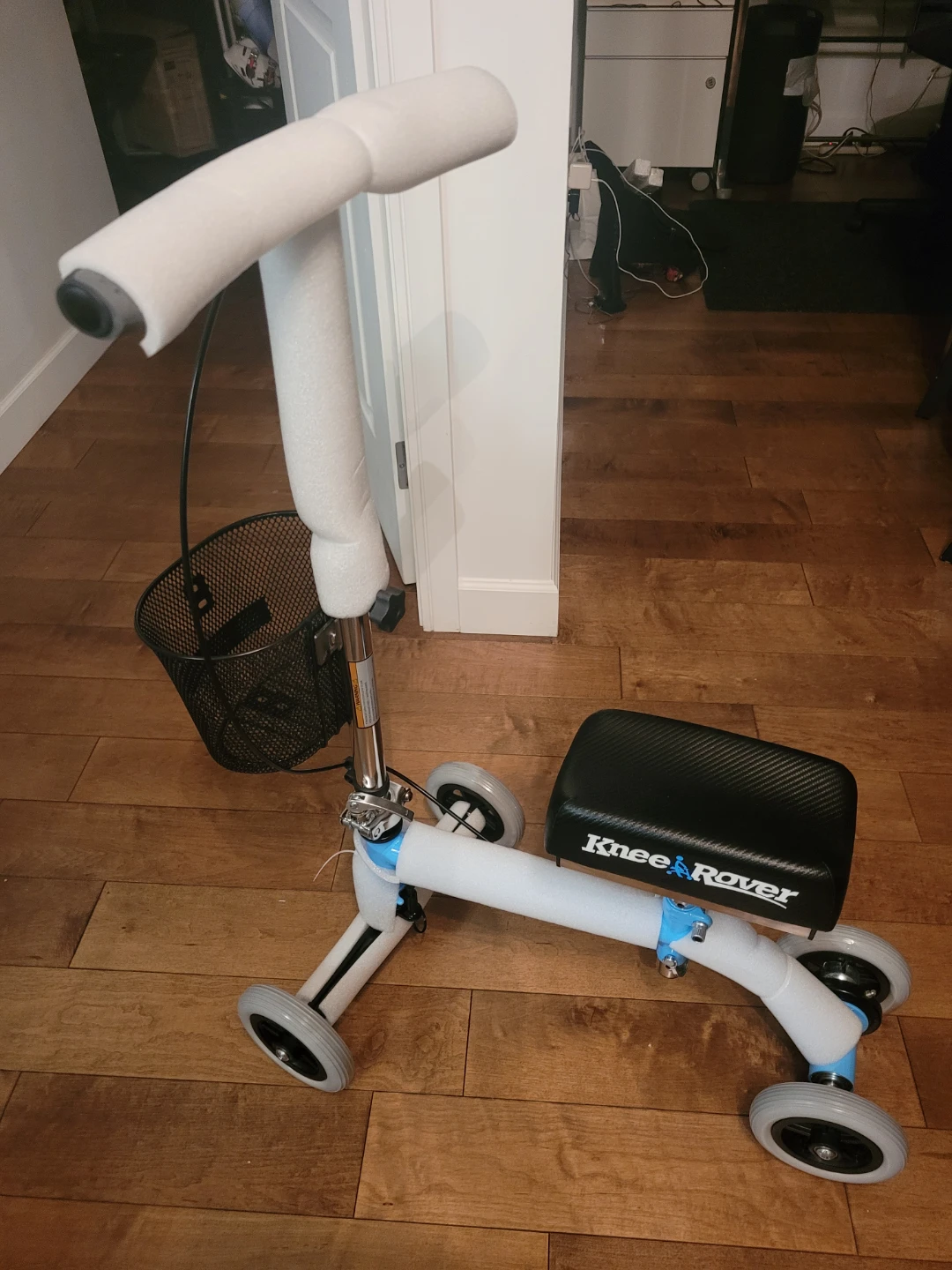 Knee Rover Steerable Knee Scooter Walker - photo 3
