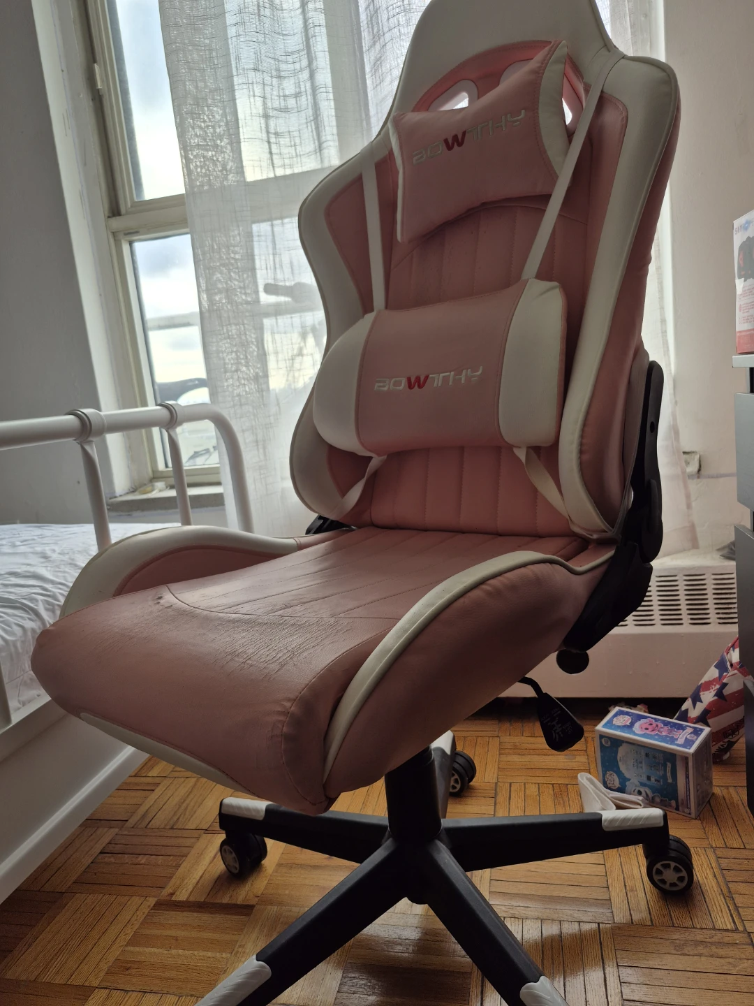 BOWTHY Pink Gaming Chair