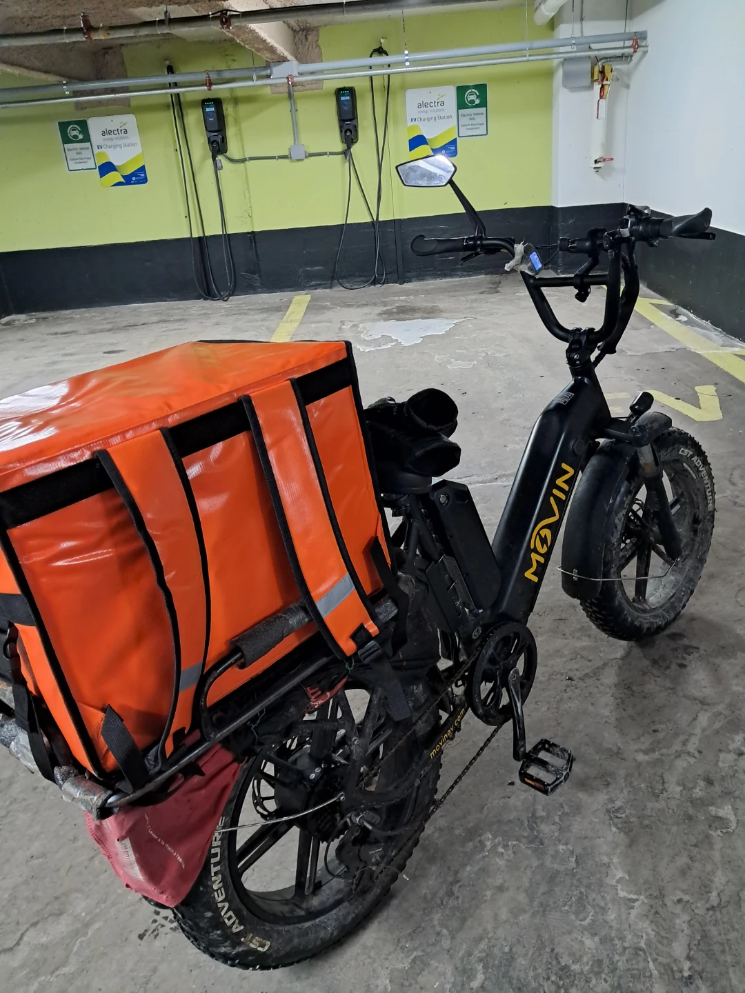MOVIN Electric Bike with Orange Delivery Bag - photo 3