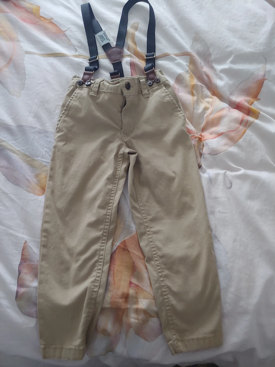 New boys  OshKosh Toddler Khaki Pants with Suspenders-4T 🏆