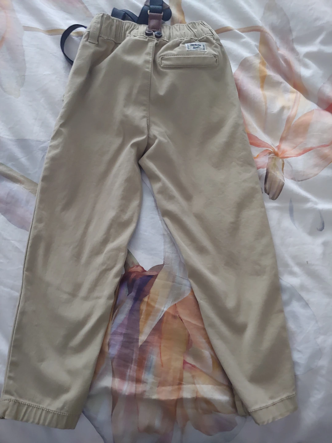 New boys  OshKosh Toddler Khaki Pants with Suspenders-4T 🏆 - photo 3