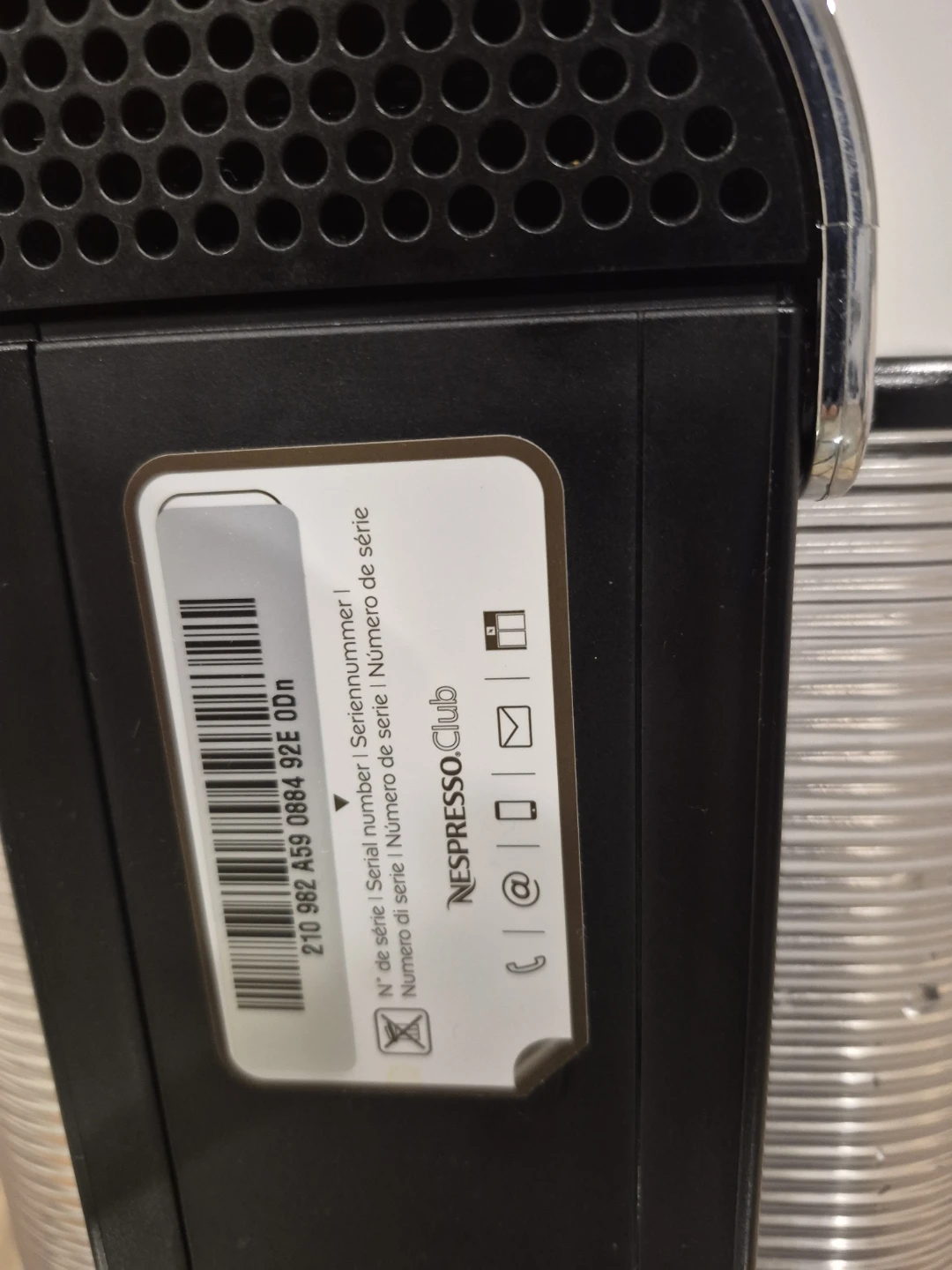 Almost new Nespresso  Coffee Machine - photo 4
