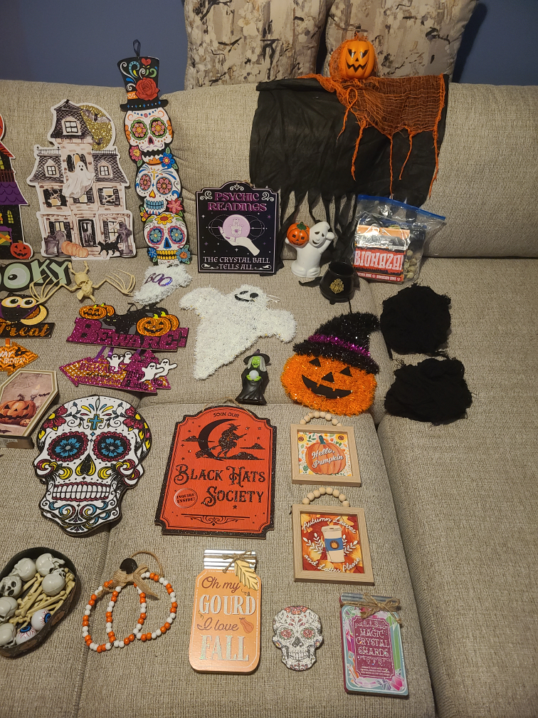 Assorted Halloween Decorations Lot - photo 2
